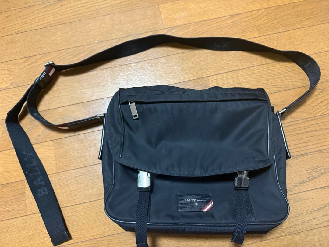 良品　BALLYショルダーバッグ　ビジネスバッグ