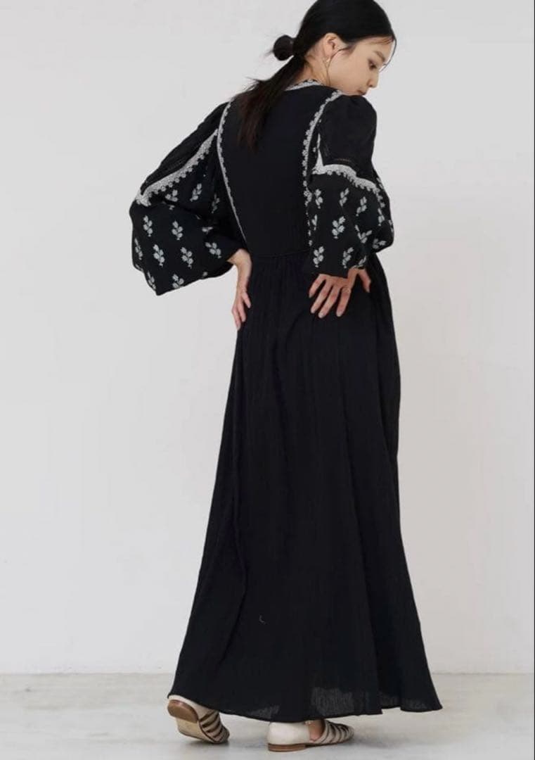 24ss✨ヌキテパ　リーフエンブロイダリードレス　刺繍　ロングワンピース　黒　M