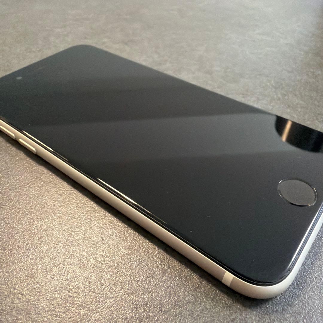 Apple iPhone SE (第3世代) 256GB 84%