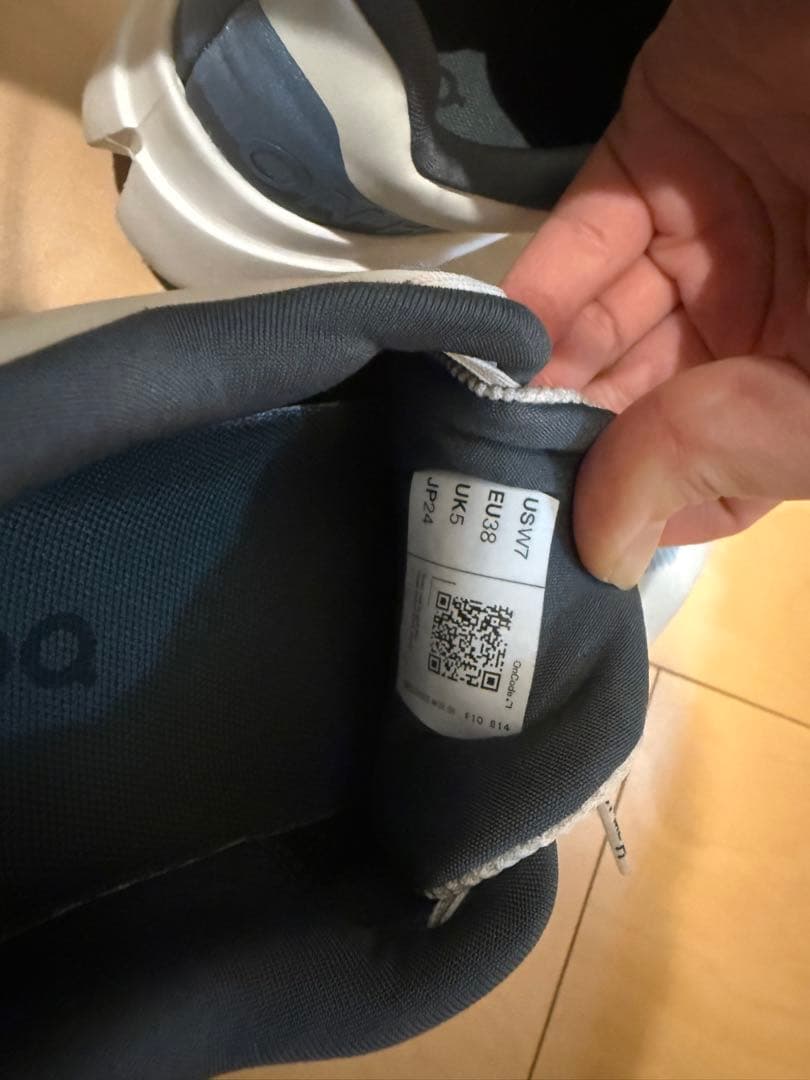 On ランニングシューズ 24cm