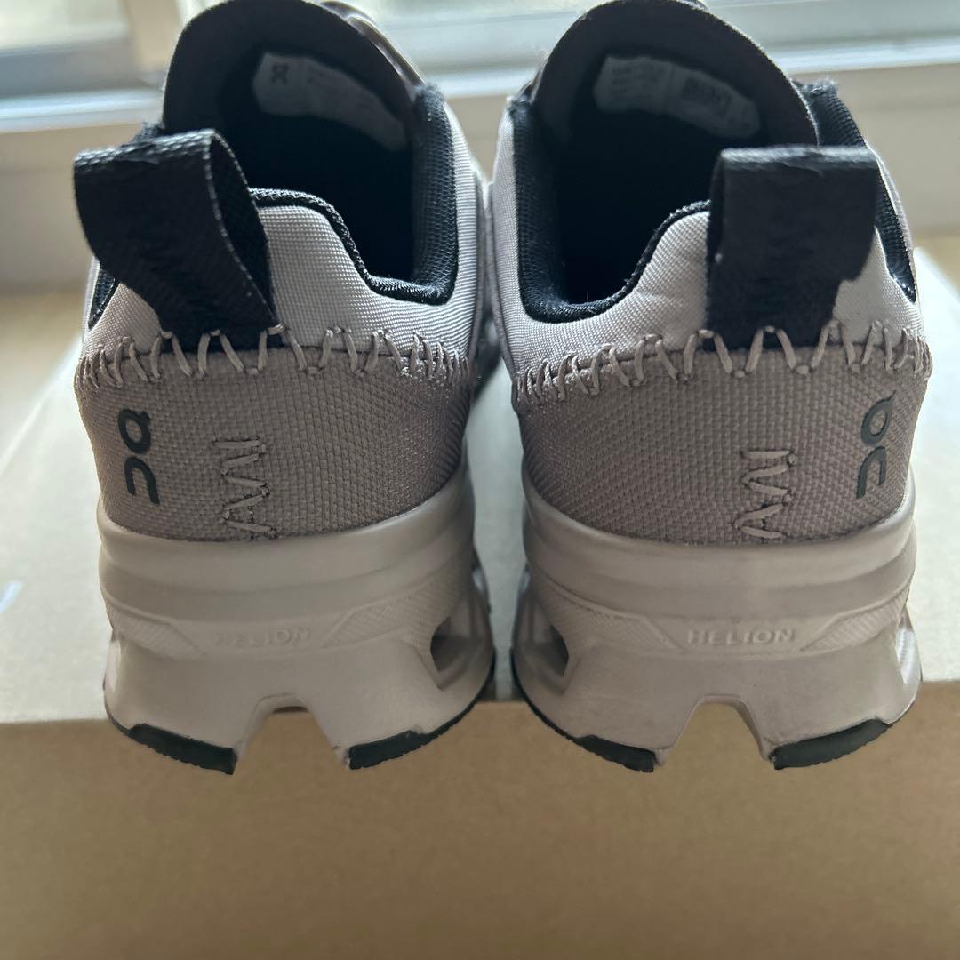 On 軽量グレー スニーカー