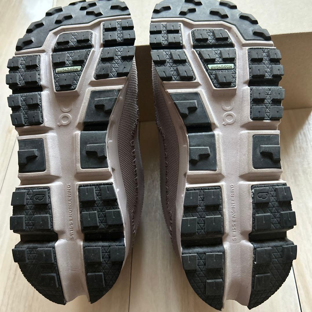 On 軽量グレー スニーカー