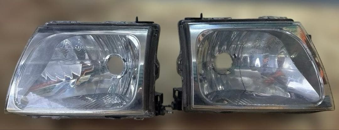 #1957 トヨタ ハイラックス　純正ハロゲンヘッドライト