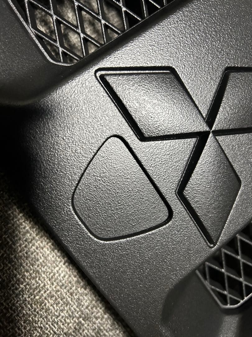 デリカＤ５‼️フロントグリル　送料込み‼️ラバーチッピング塗装