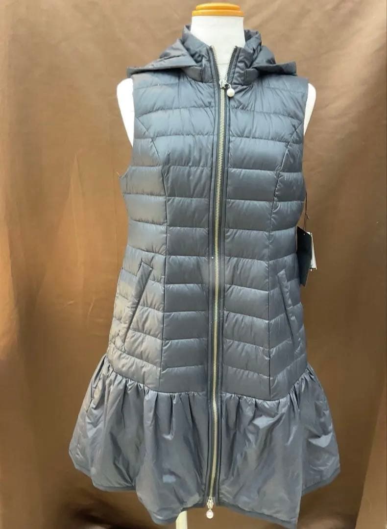 マグロ‼️PontNeuf フード付き黒　ダウンベスト 1844