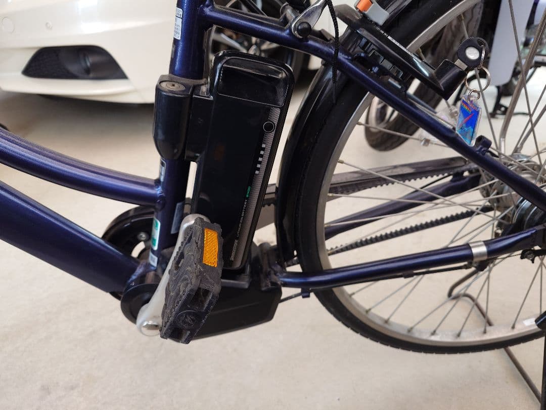 ブリヂストンアルベルトe26型3段変速、ネイビー 充電式ライト付き