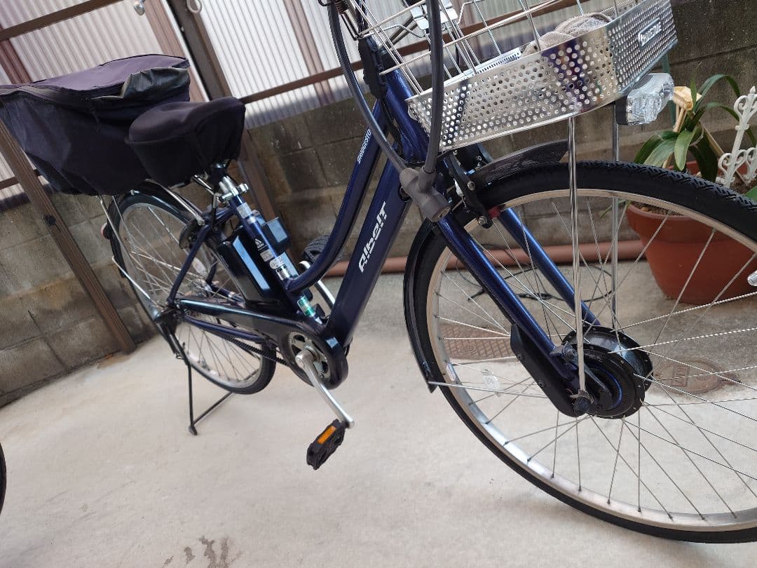 ブリヂストンアルベルトe26型3段変速、ネイビー 充電式ライト付き