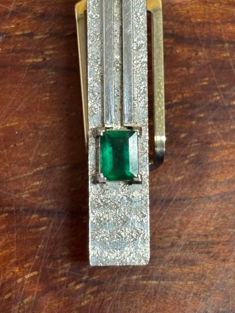 エメラルド付き　ネクタイピン　k14 o0109