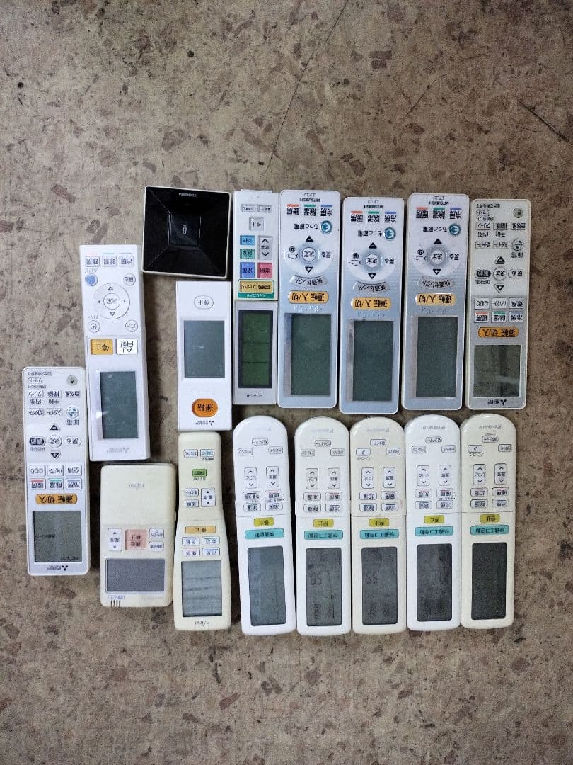 エアコンのリモコン16個