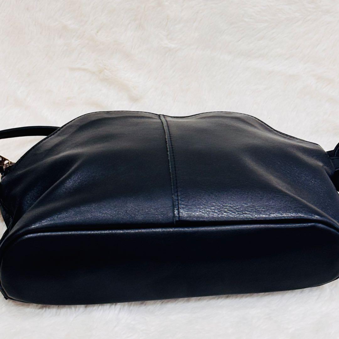 美品　北欧暮らしの道具店　撥水レザーショルダーバッグ　ブラック