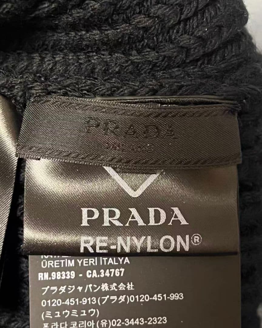 PRADA ブラックニット帽 新品同様