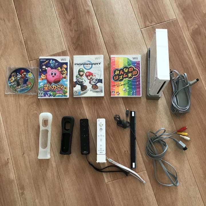 値下げしました！！Wii本体、コントローラー2個、人気ソフト4本セット