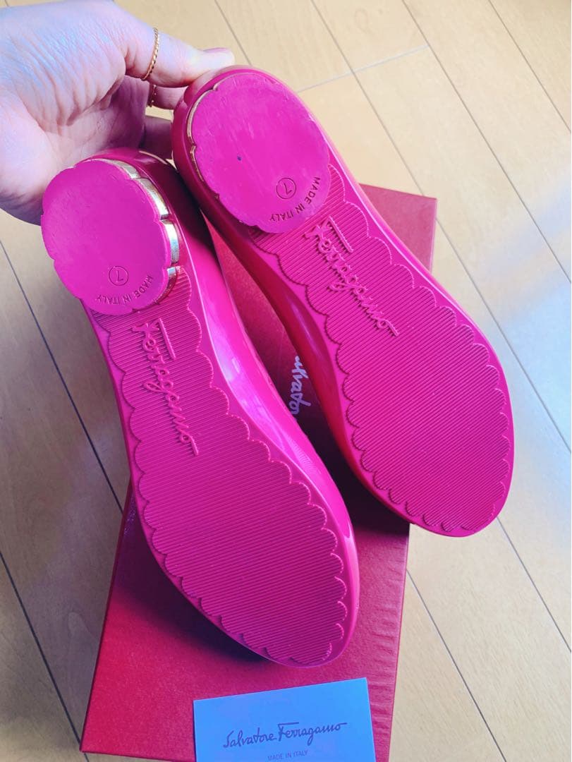 極美品フェラガモ ラバー フラットシューズ