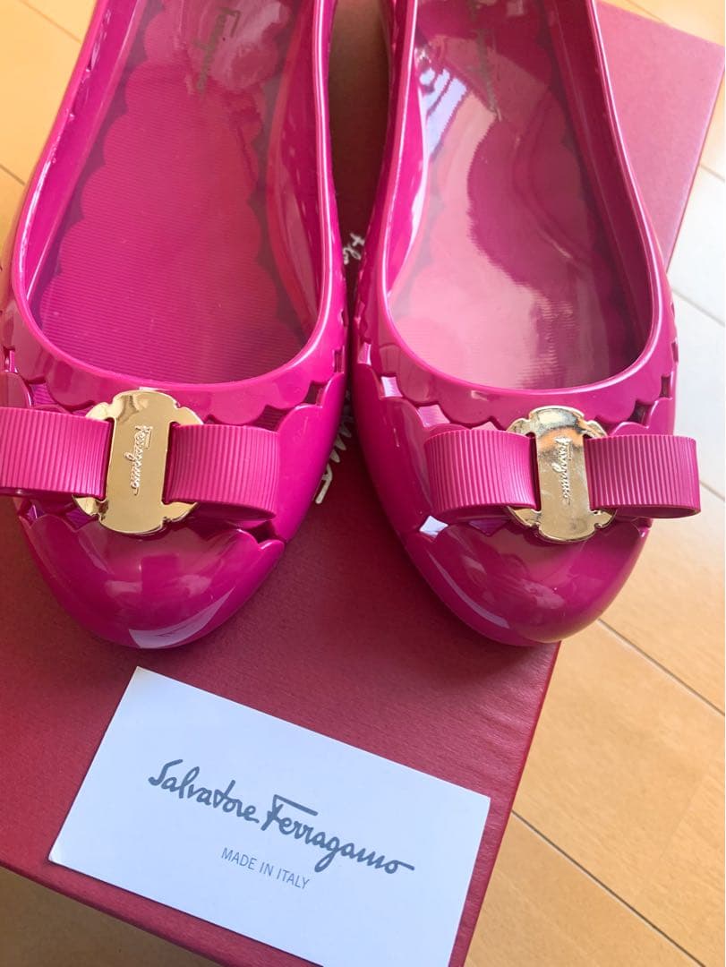 極美品フェラガモ ラバー フラットシューズ