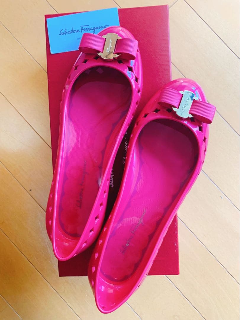 極美品フェラガモ ラバー フラットシューズ