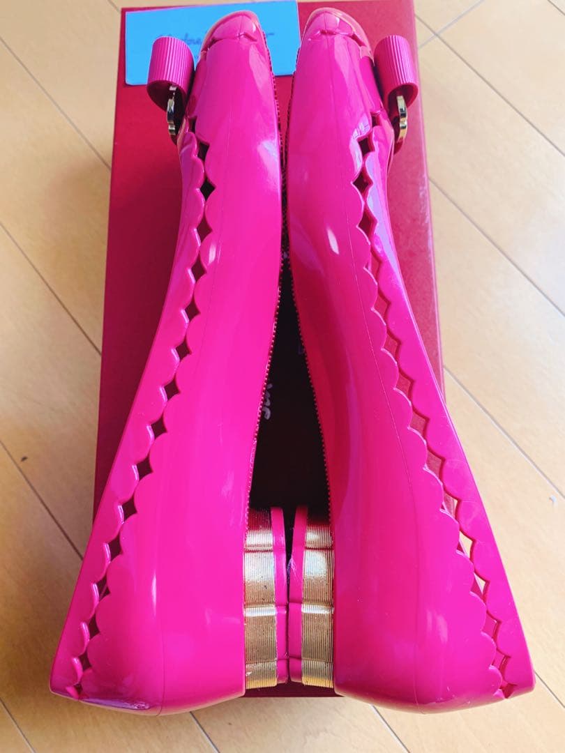 極美品フェラガモ ラバー フラットシューズ