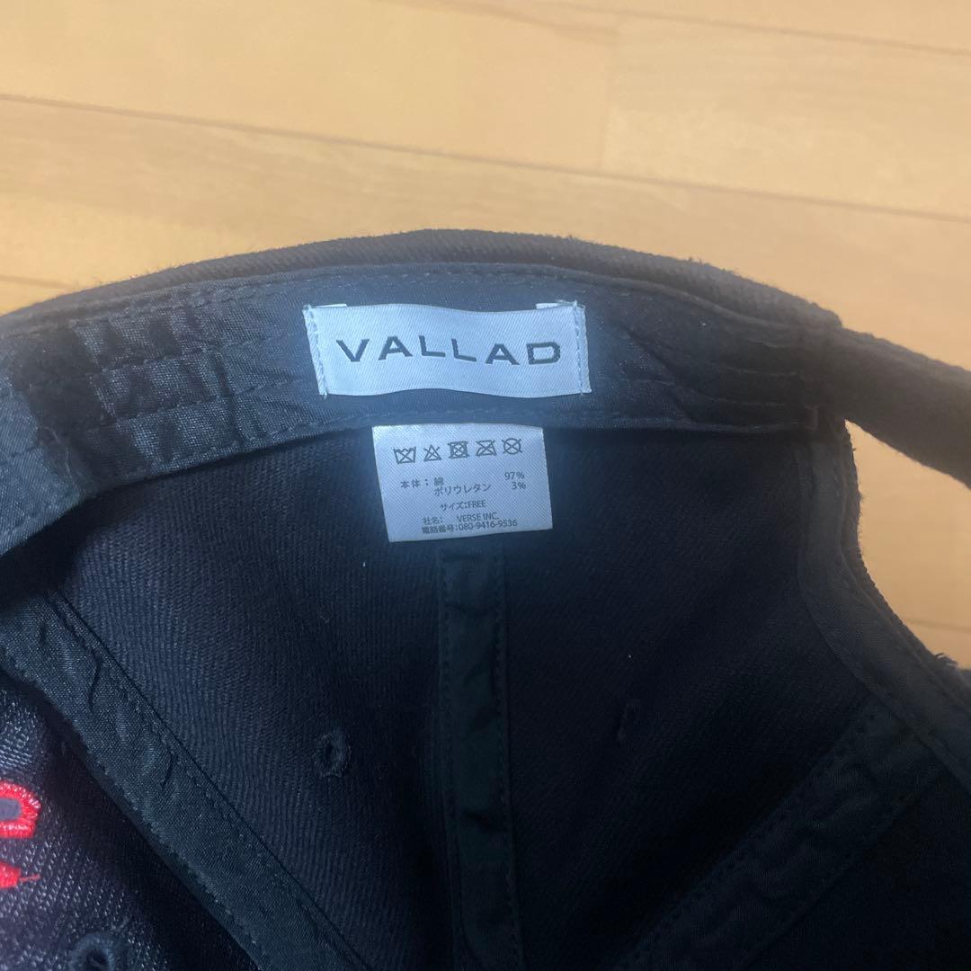 VALLAD 刺繍キャップ 黒