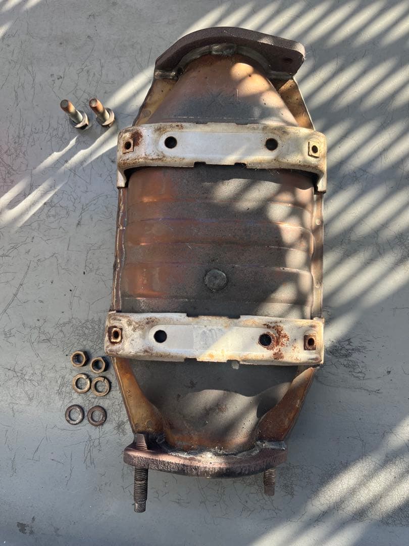 BNR34純正触媒(実働車からの取り外し)