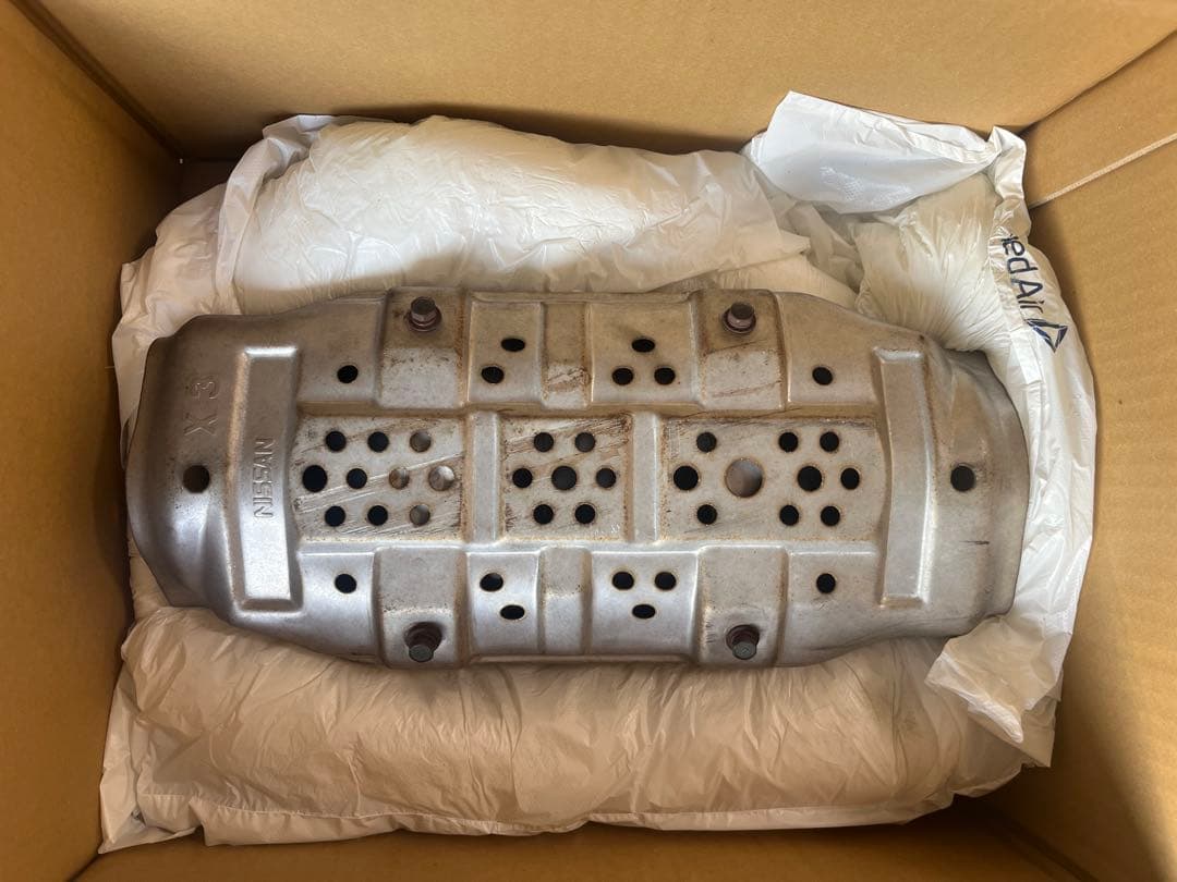 BNR34純正触媒(実働車からの取り外し)