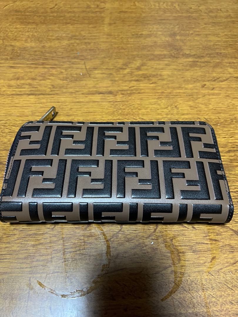 FFロゴ長財布 ベージュと黒