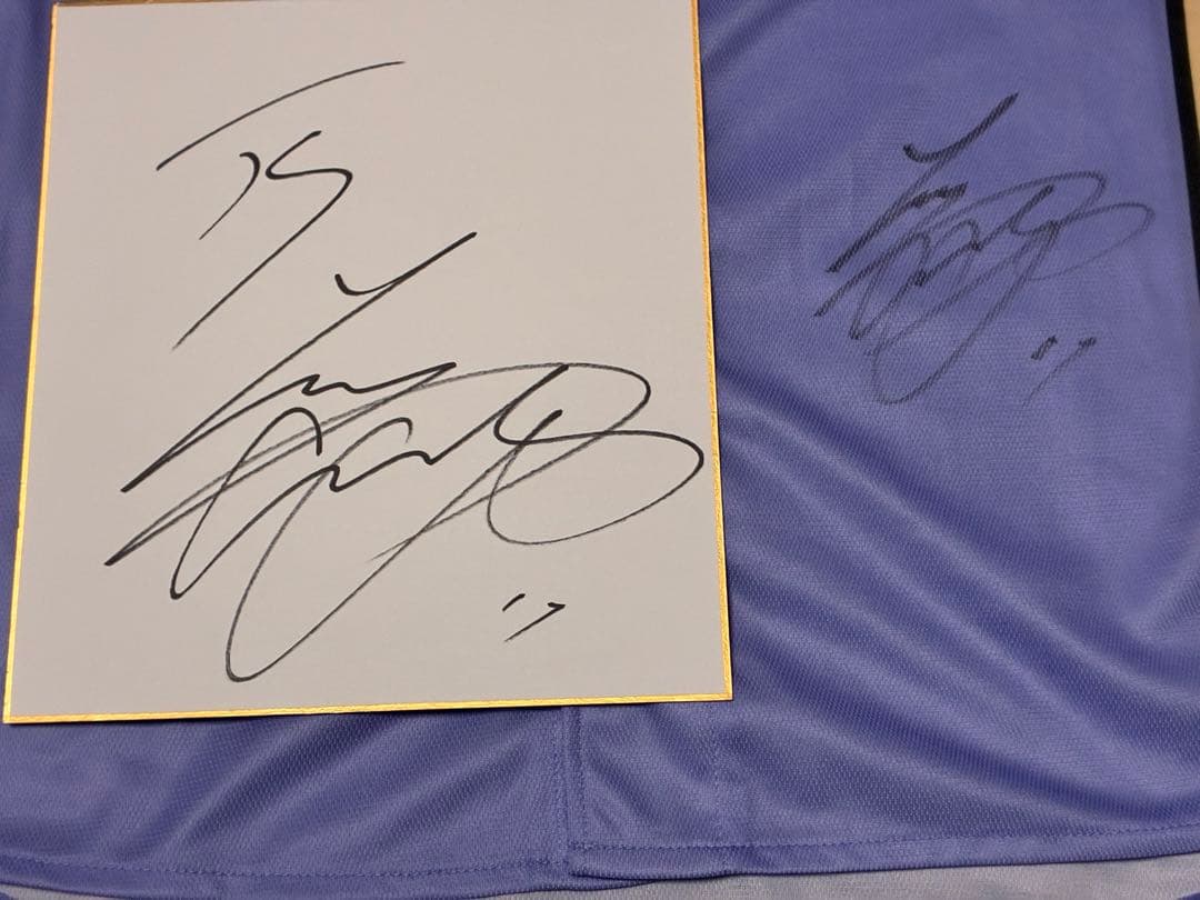 大谷翔平選手直筆サインユニフォームとサイン色紙