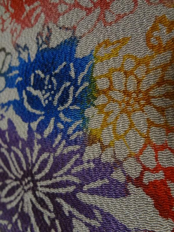 薄い灰色に菊や牡丹　紅型調　名古屋帯