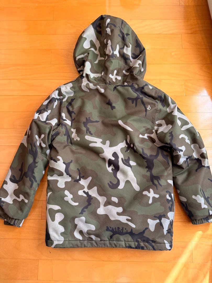 スノボー　ウェア　キッズ　VOLCOM 迷彩柄 ジャケット パンツ セット
