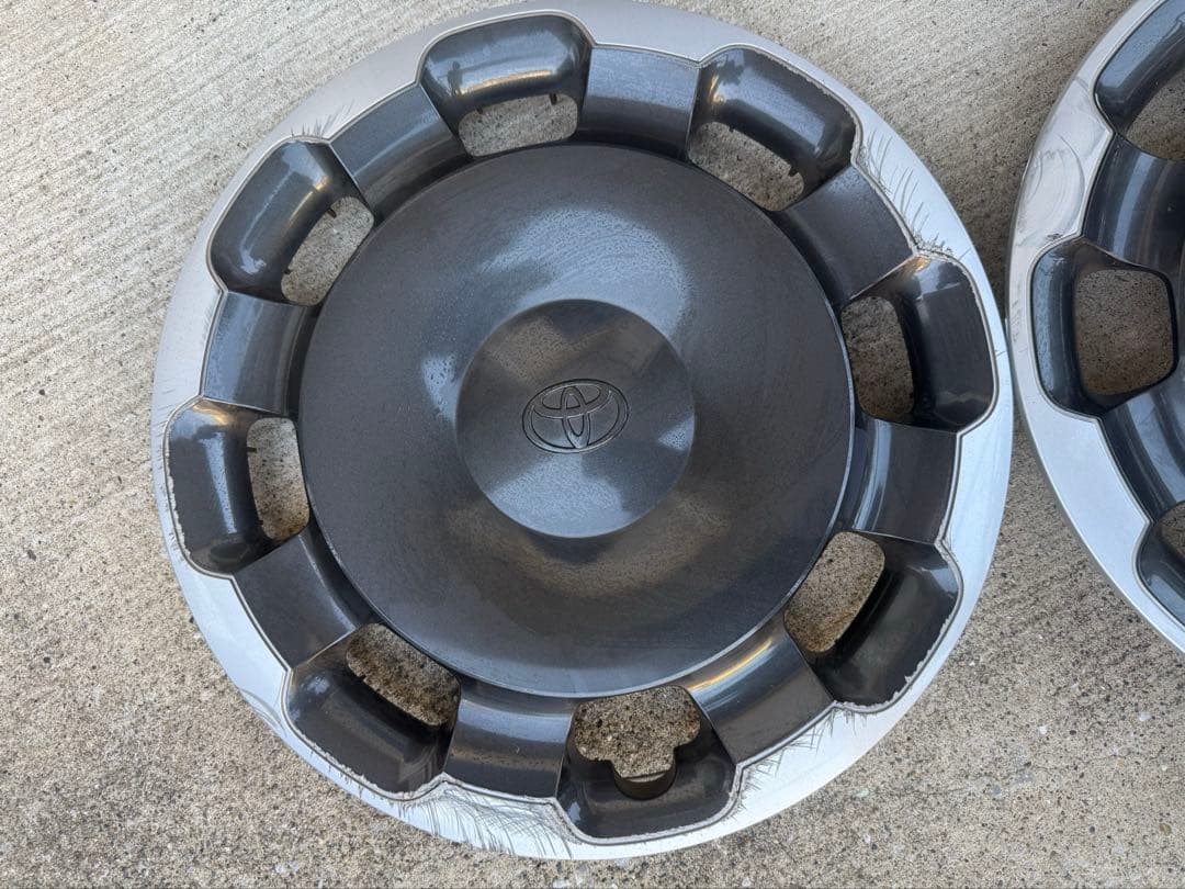 新型シエンタZ 純正ホイール　ホイールキャップ　中古2本　A まとめ買不可