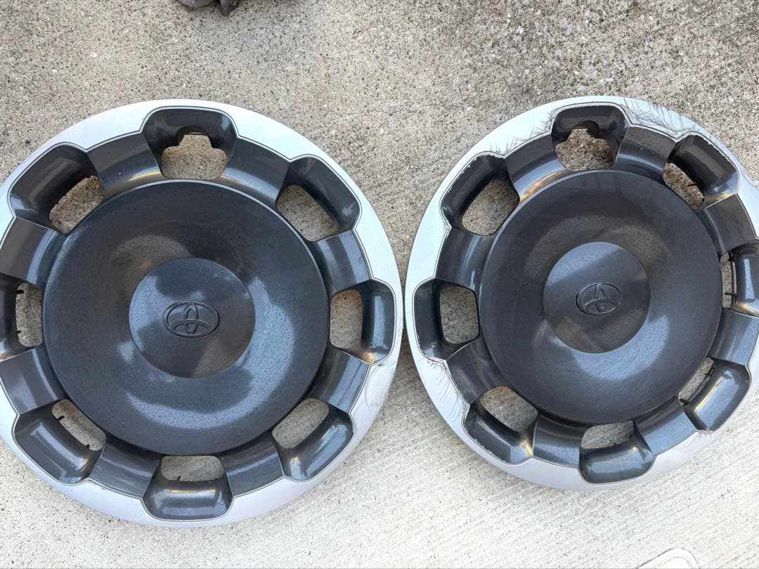 新型シエンタZ 純正ホイール　ホイールキャップ　中古2本　A まとめ買不可