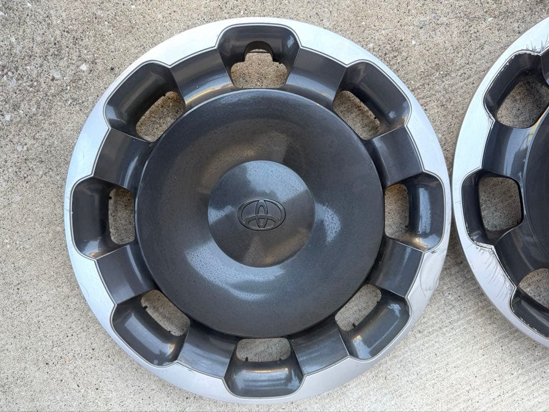 新型シエンタZ 純正ホイール　ホイールキャップ　中古2本　A まとめ買不可