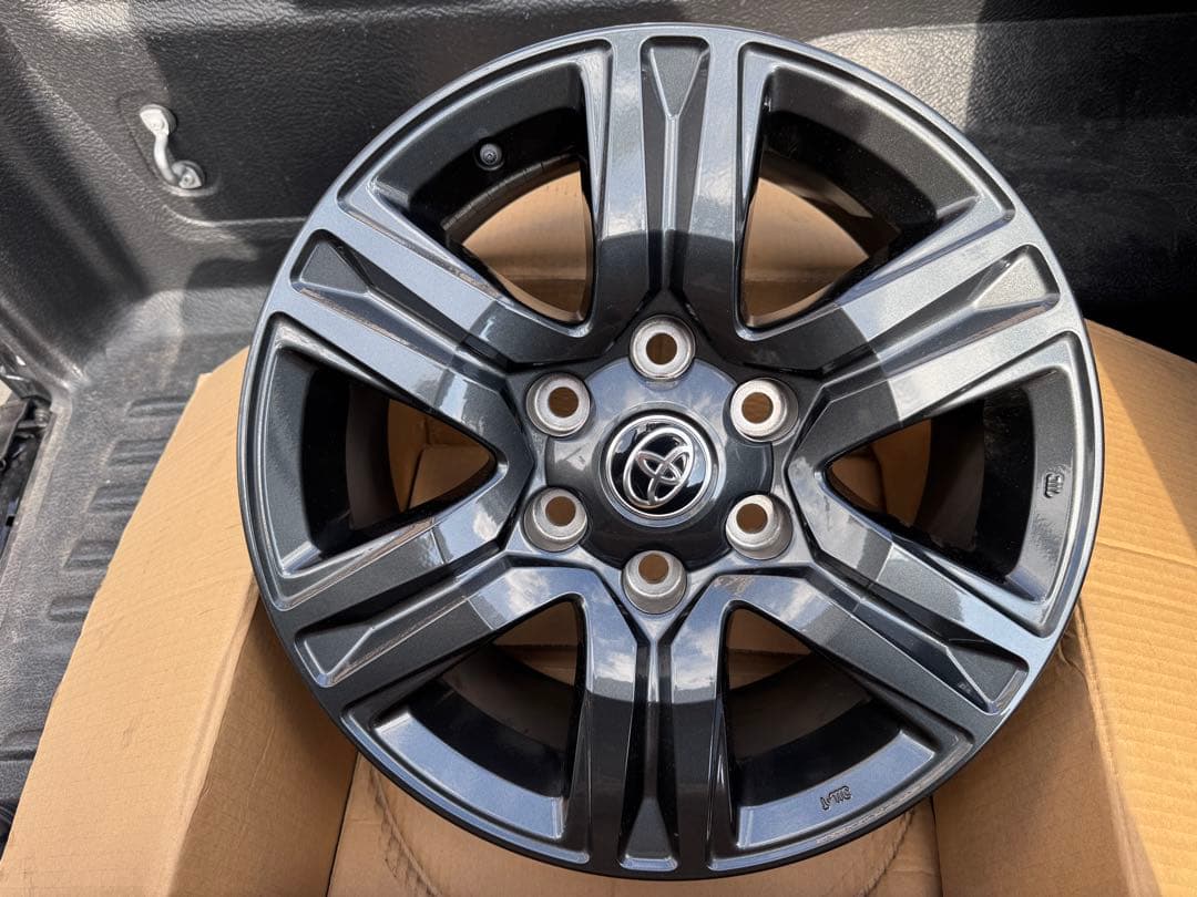 ハイラックス GUN125 純正 ホイール 4本 ハイエース ランクルプラド