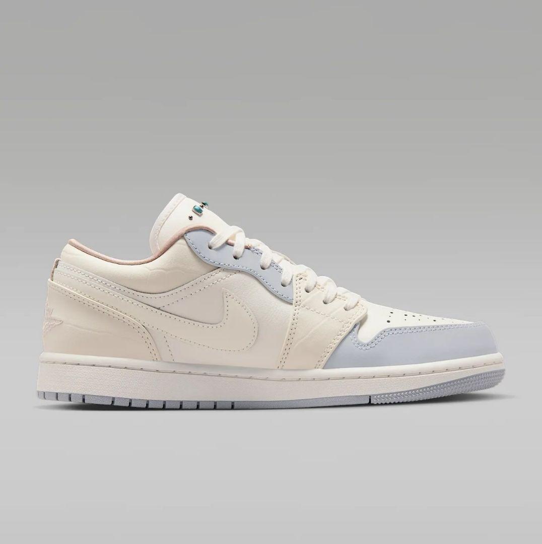 NIKE WMNS AIR JORDAN 1 LOW SE ターコイズ 24