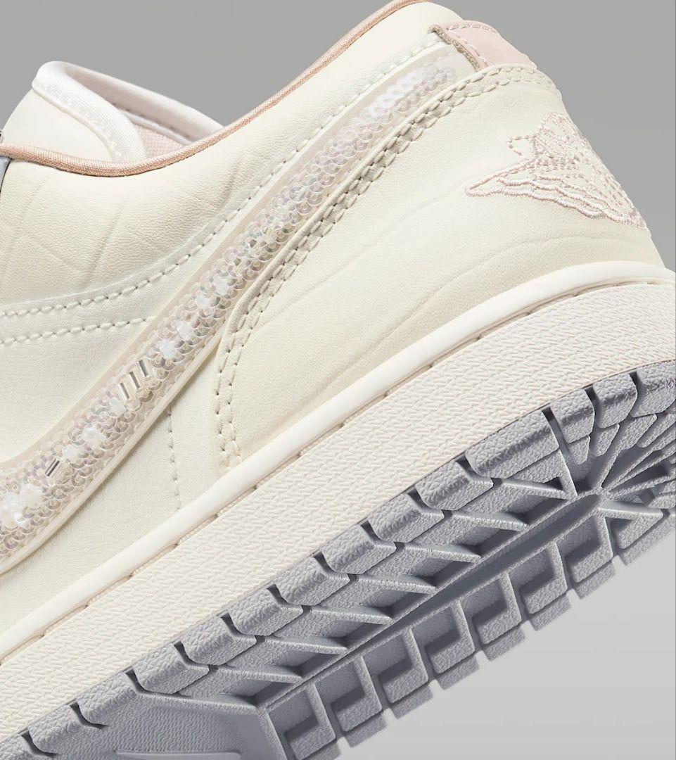 NIKE WMNS AIR JORDAN 1 LOW SE ターコイズ 24