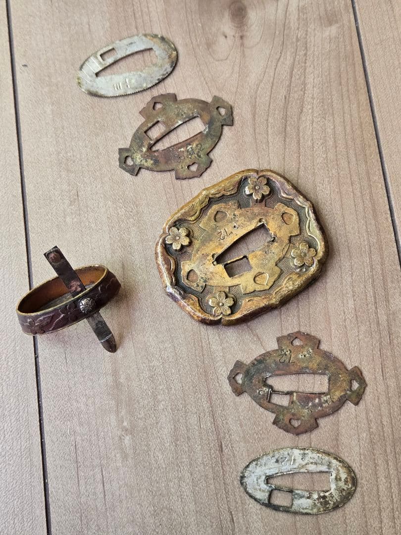 美品　陸軍九八式軍刀拵えのみ(刀緒、残欠つき) 刀身なし