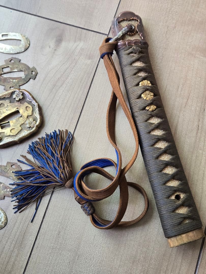 美品　陸軍九八式軍刀拵えのみ(刀緒、残欠つき) 刀身なし