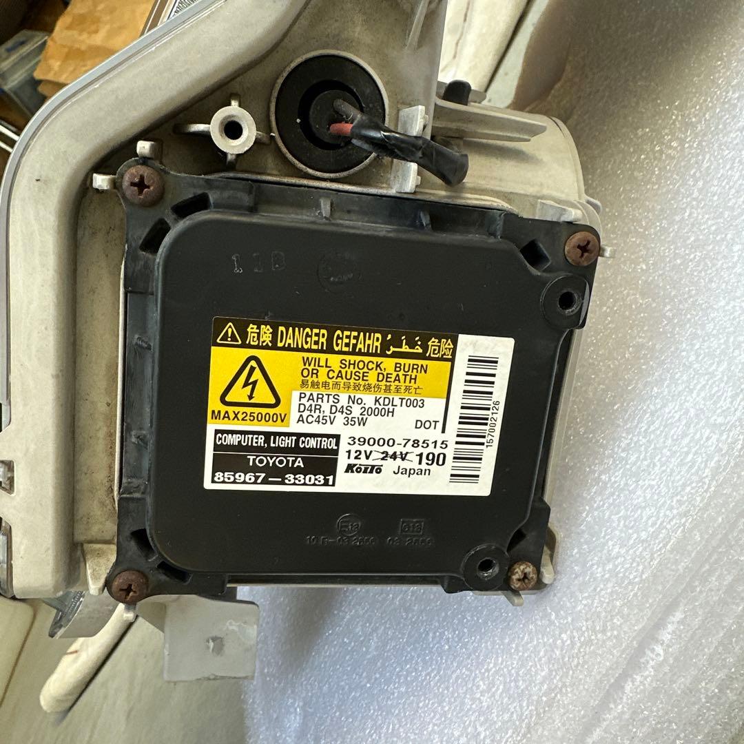 200系 ハイエース バン 3型 純正 HID ヘッドライト 左（助手席側）