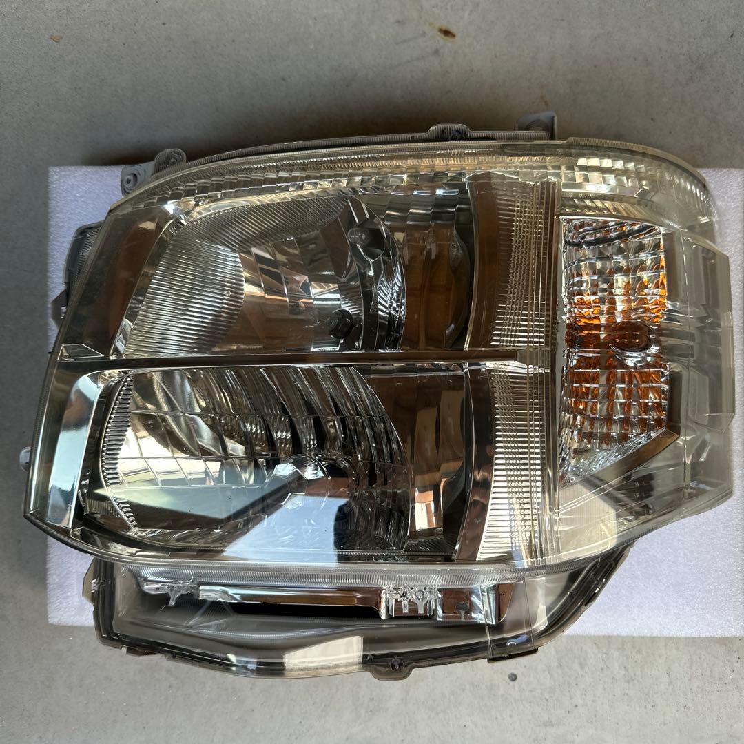 200系 ハイエース バン 3型 純正 HID ヘッドライト 左（助手席側）