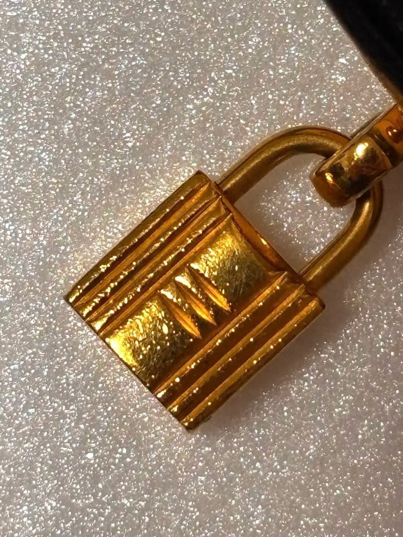 最終値下！正規品HERMES (エルメス) ケリーカデナチャームレザーグローブ