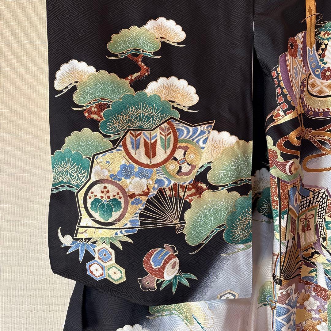 美品！お宮参り用 着物 黒地 兜 金色ドラゴン龍 松 打ち出の小槌