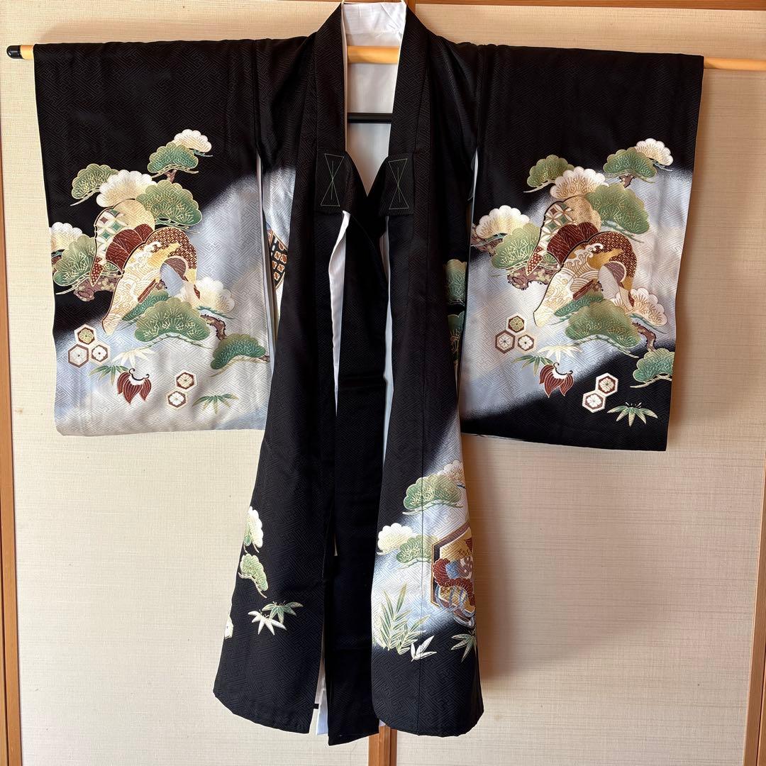 美品！お宮参り用 着物 黒地 兜 金色ドラゴン龍 松 打ち出の小槌