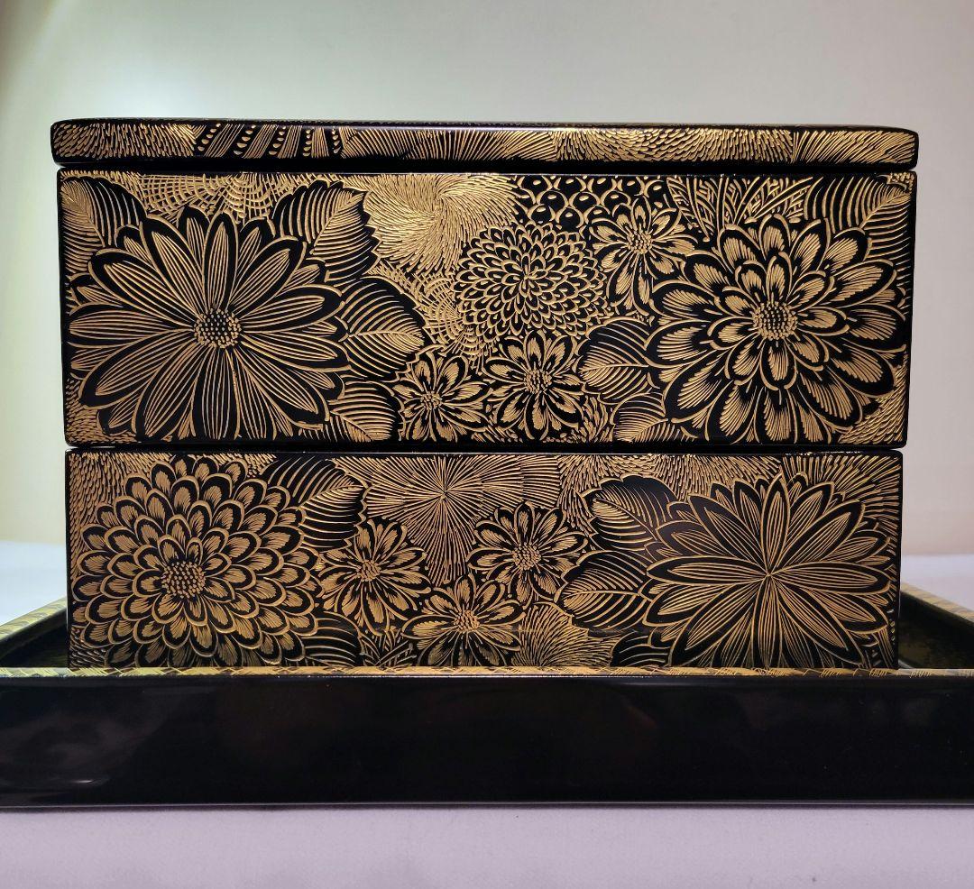 沈金極上品　輪島塗　　菊尽し　二段重箱　二客各専用豪華漆台蓋付　木箱付　希少仕様