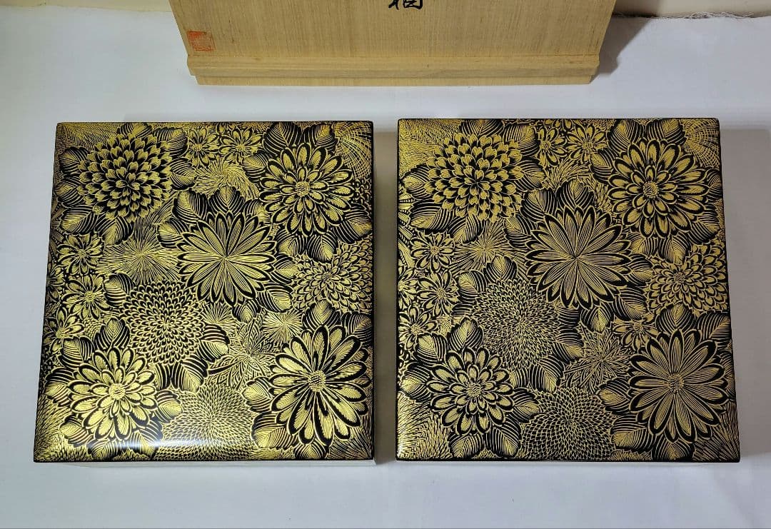 沈金極上品　輪島塗　　菊尽し　二段重箱　二客各専用豪華漆台蓋付　木箱付　希少仕様