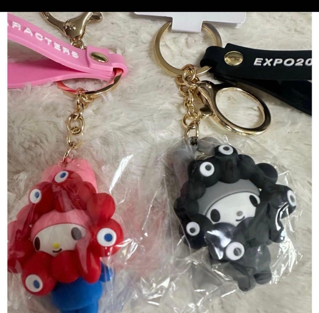 T*M様 マイメロディ　2点　会場限定　黒ミャクミャクモノクロ、カラーキーホルダ