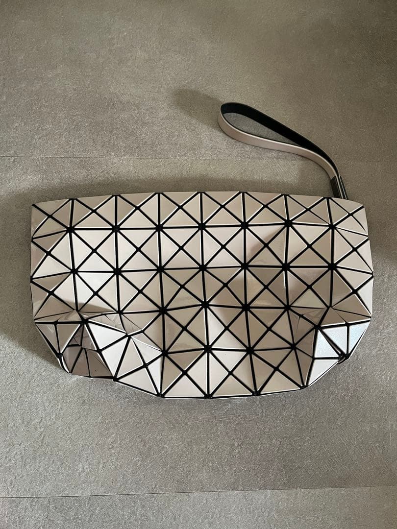 4-YD067バオバオイッセイミヤケベージュ クラッチバッグ