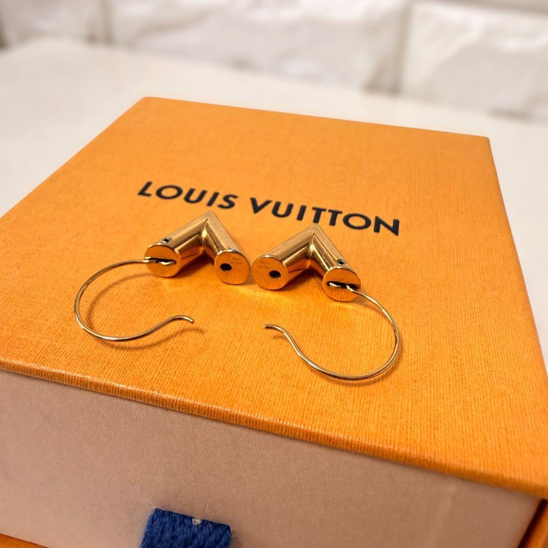 は*ん様 LOUIS VUITTON ヴィトン エセンシャルV ピアス ゴールド