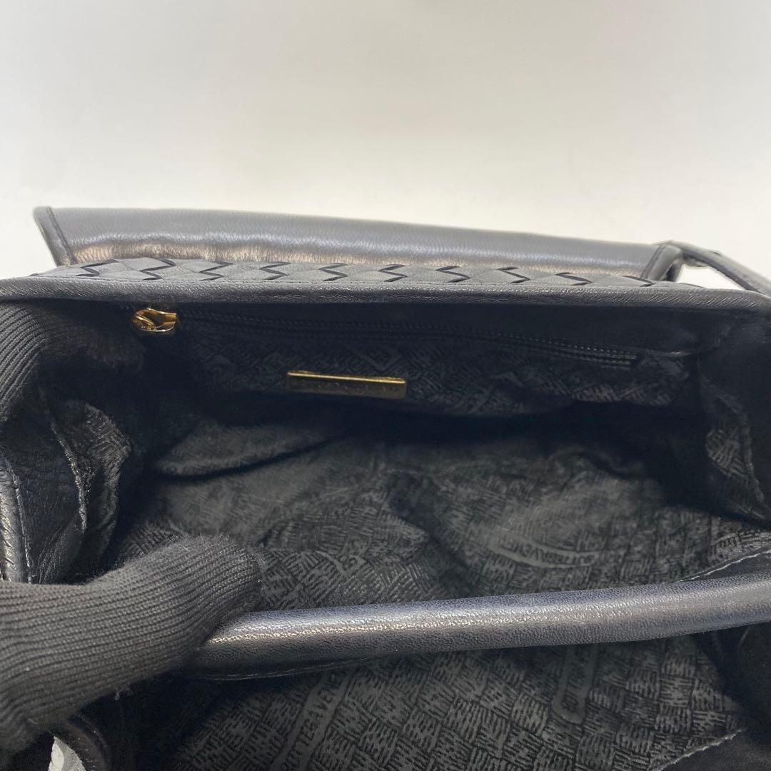 ボッテガヴェネタ ブラック イントレチャート ターンロック ショルダーバッグ