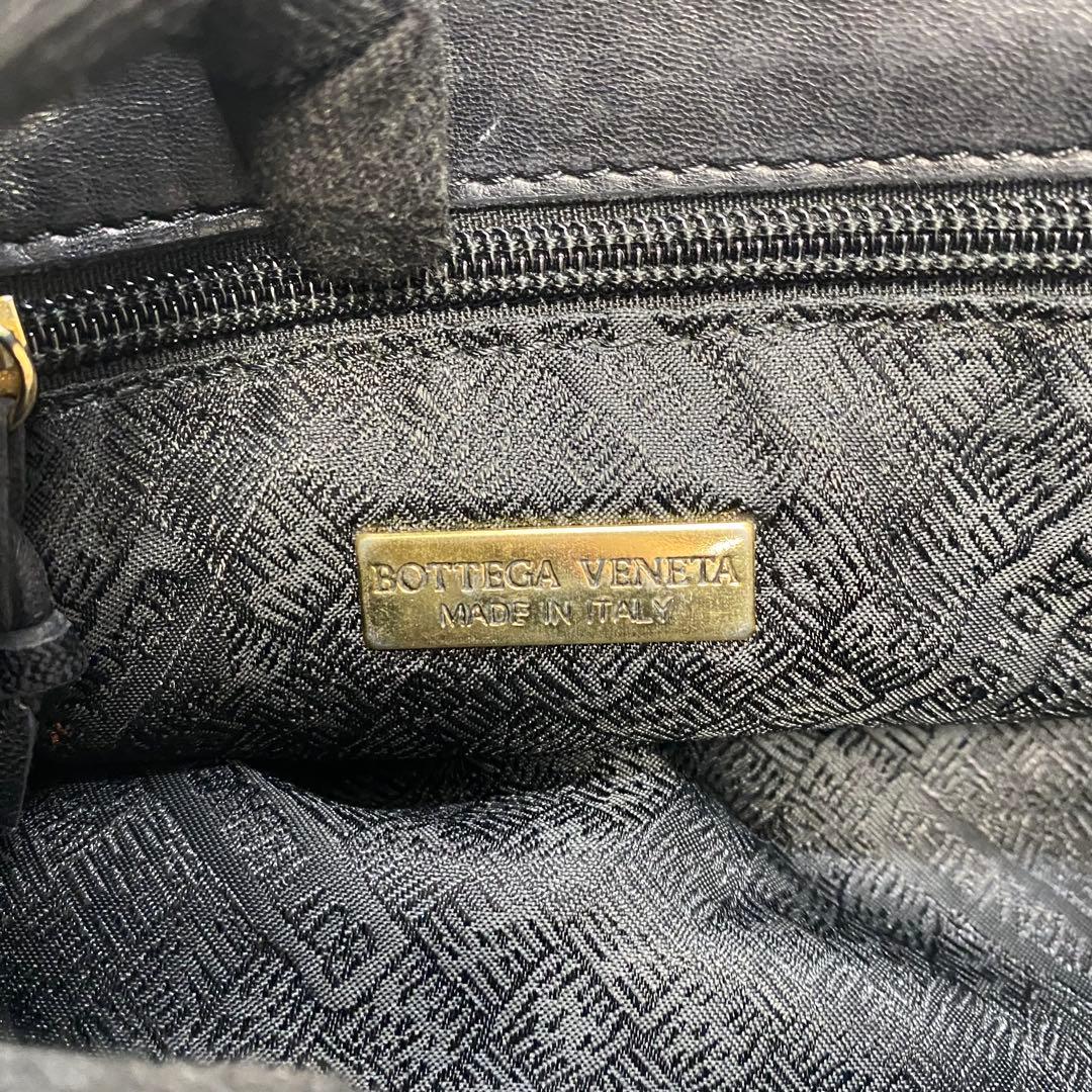 ボッテガヴェネタ ブラック イントレチャート ターンロック ショルダーバッグ