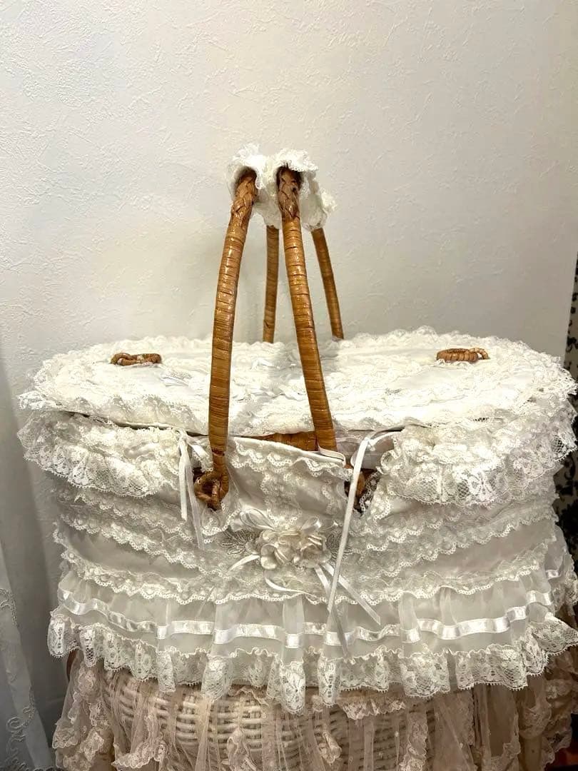 【新品未使用】さえらヒスクローネかごホワイトレースバスケット