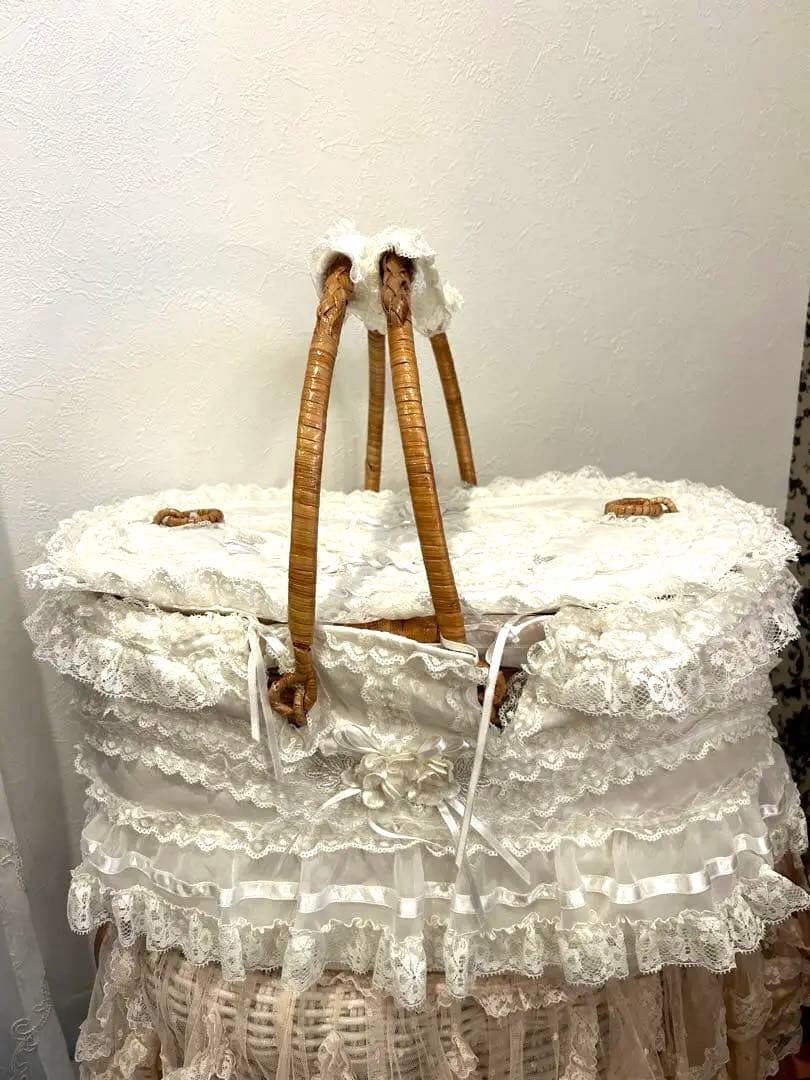 【新品未使用】さえらヒスクローネかごホワイトレースバスケット