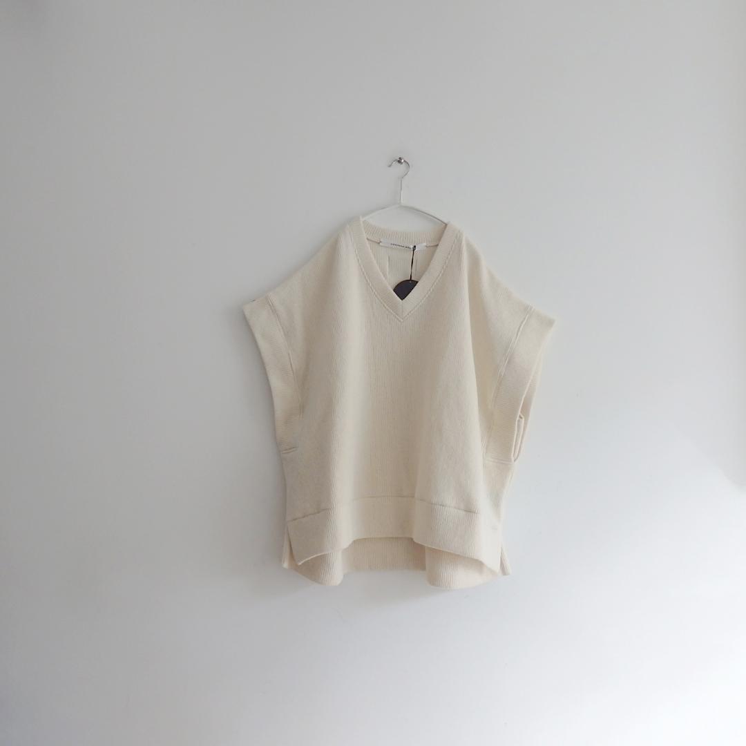 【新品】定価35,200円　COGTHEBIGSMOKE　KIKI GILET